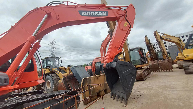 Used DOOSAN DH300-7 Excavator