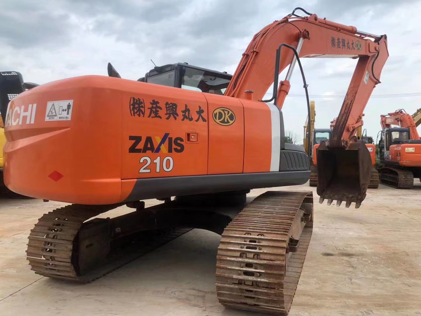 Used HITACHI ZX210 Excavator