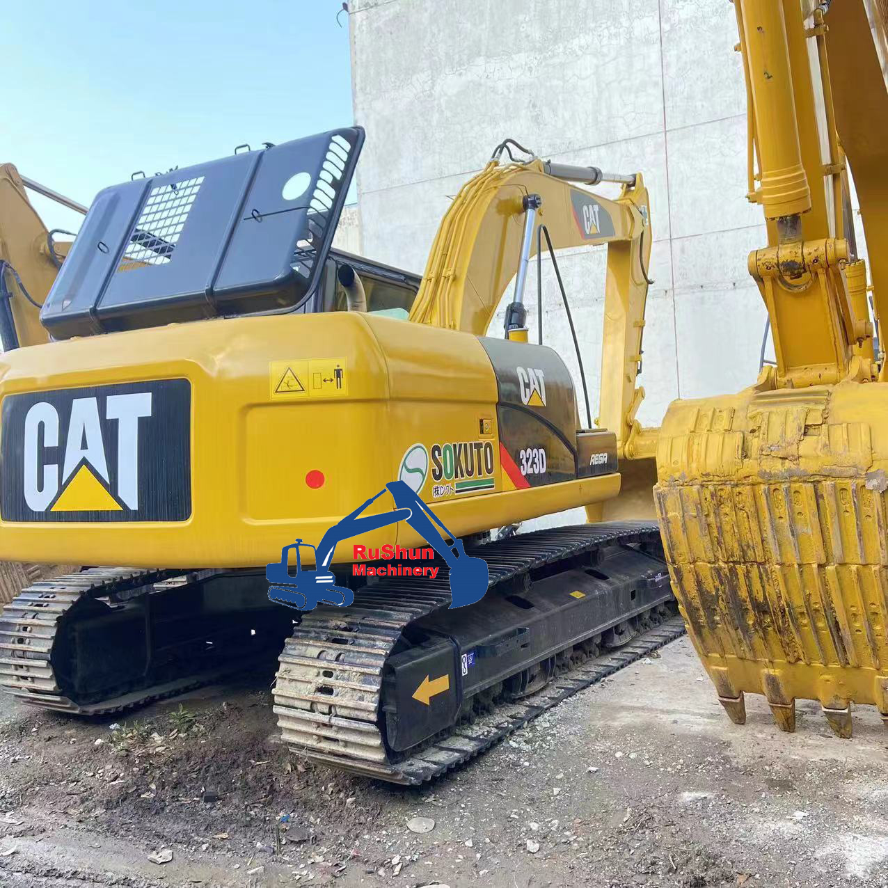 Used CAT 323D Excavator